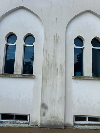 London Muslim Mosque exterior painting — photo 3 of 15