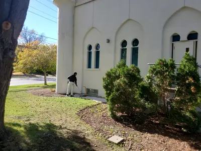 London Muslim Mosque exterior painting — photo 7 of 15