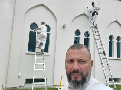 London Muslim Mosque exterior painting — photo 10 of 15